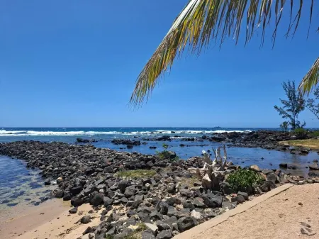 3-ensuite bedroom Beach House in Albion with a pool, a hammam and the beach