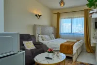 2 Guests - Pet Friendly - Nairobi Airport, Railway - Condos