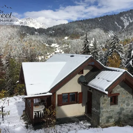 Cosy private chalet at the foot of the slopes, Oz, Alpe d'Huez ski area