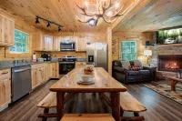 270 Black Bear 3 Bedroom Cabin by Redawning