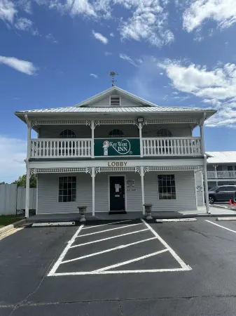 Key West Inn - Clanton Отели в г. Клантон