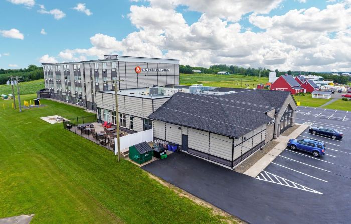 Amsterdam Inn & Suites