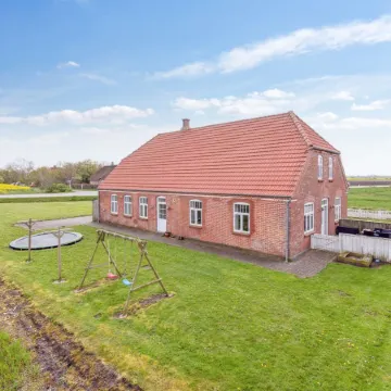 "Adine" - 13km from the Sea