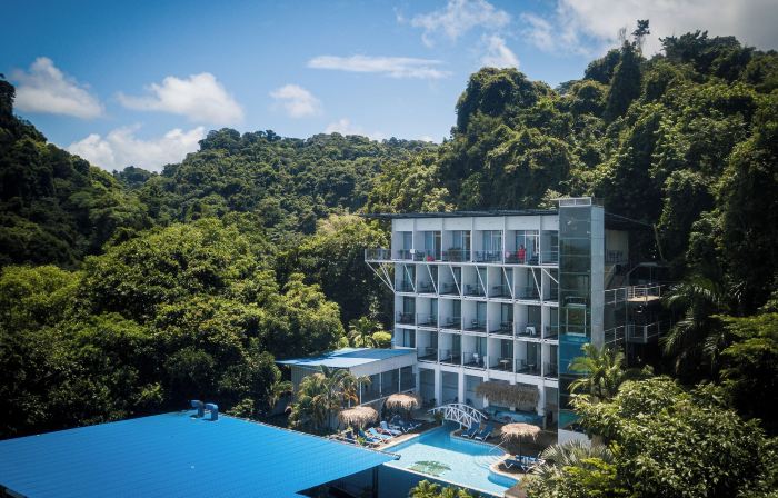El Faro Containers Beach Hotel
