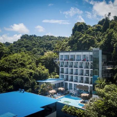 El Faro Containers Beach Hotel