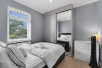 4 Bed House-Garden-Parking-15 Min Elizabeth Line