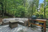 Modern 4 bedroom 4 bathroom home offered for extended stays.