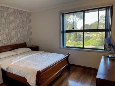 3 bedrooms Home in west Melbourne Hotels near Cheeky Chewies Cafe