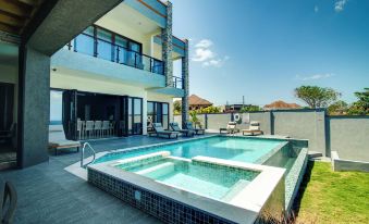 Luxury Oceanfront Villa Fully Staffed