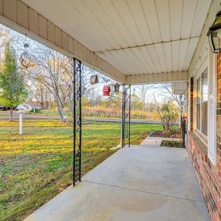 2 Mi to Lake Cumberland Access: Home w/ Grill