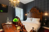 디 어거스트 인