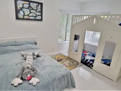 Renovated 3 Bedroom +DEN /2 bath Heated POOL House Hotel a Coral Springs