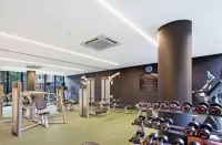 A Chic Apt with a Large Balcony Next to Grand Prix Hotel a Windsor