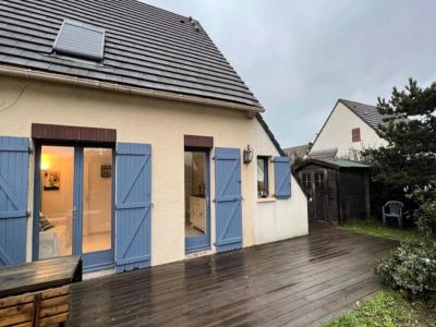 Cottage in Dunes with Serene Walking Paths