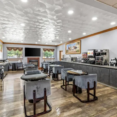Super 8 by Wyndham Uniontown PA