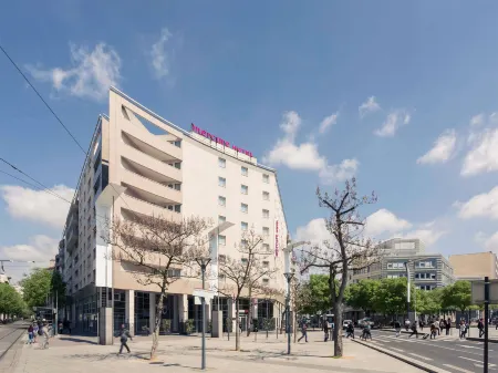 Mercure Lyon Centre Charpennes Parc de la Tête d'Or Отели рядом с достопримечательностью «Университет Клод Бернар Лион 1»