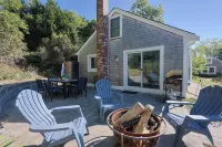 Bright & open private home, close to beach. Renovated clean and pet friendly!
