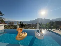 Gala Selimiye - 4 estrellas