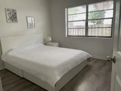 Cozy 1-bedroom apartment in awesome Miami Shores with AC Hotels near Miami Shores Aquatic Center(Private Facility for Residents of BHI and Miami Shores Residents Only))
