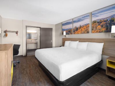 Days Inn by Wyndham College Park Airport Best Road