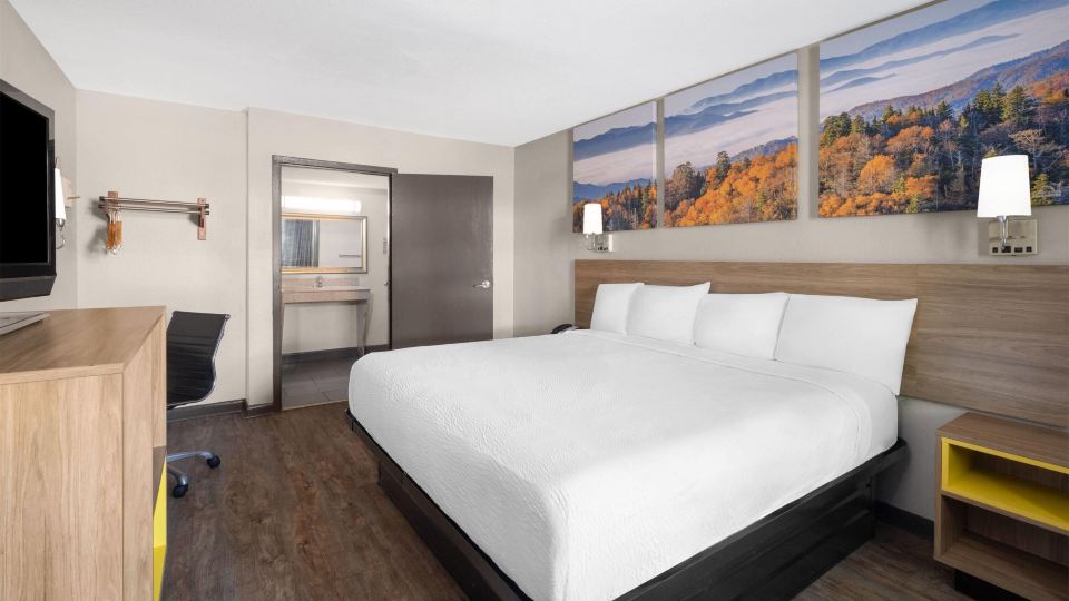 Days Inn by Wyndham College Park Airport Best Road