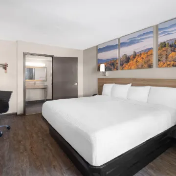 Days Inn by Wyndham College Park Airport Best Road