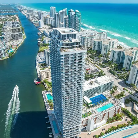 2BR Ocean Penthouse: Private Terrace & Hot Tub