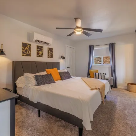Updated Cozy Downtown Forest Retreat