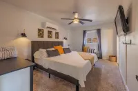 Updated Cozy Downtown Forest Retreat