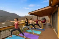 Sky High Retreat - Epic Views, Hot Tub, King Suites, Game Loft, Pet-Friendly