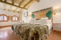 Unique Sevillian House with terrace and pool. Casa Pimienta - Private Pools