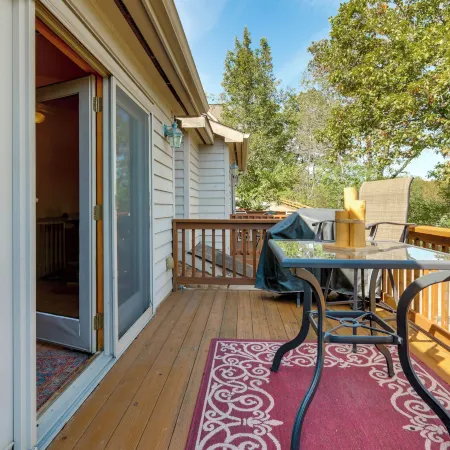 Deep Creek Lake Townhome w/ Deck & Water Views