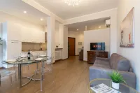 [Elegant Lawn Escape 1] Your Gateway to Florence