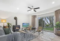 6 Star eco home with spectacular view.