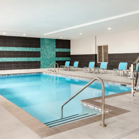 Holiday Inn Express & Suites NORFOLK AIRPORT by IHG