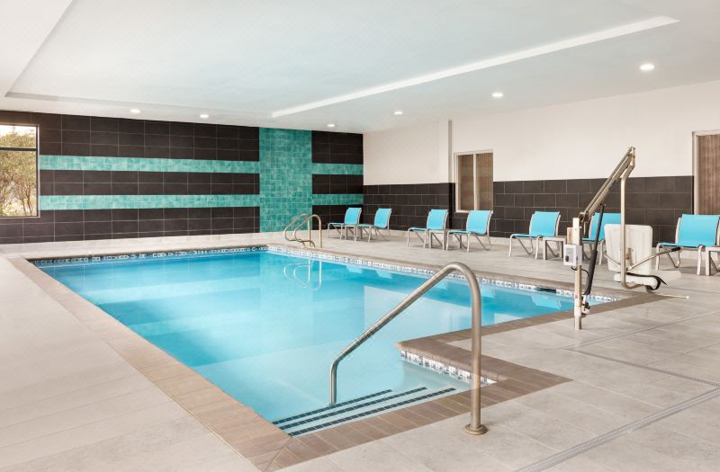 Holiday Inn Express & Suites Norfolk Airport by IHG photo 3