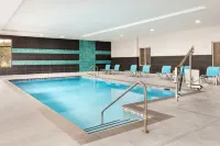 Holiday Inn Express & Suites NORFOLK AIRPORT by IHG - piscina