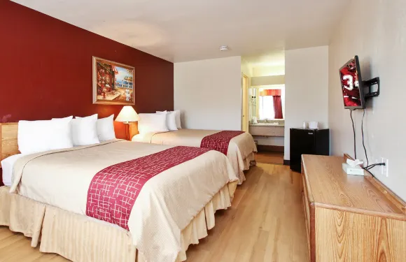 隆波克紅頂客棧