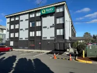 Quality Inn & Suites Everett Hotels in Everett