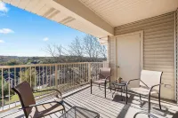 Great Escape II - Resort Style 2 Bdr Condo on Golf Course w/ Pool!