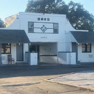The Oaks Motel