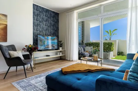 Bay Reflections Camps Bay Luxury Serviced Apartments Отели рядом с достопримечательностью «Двенадцать Апостолов»
