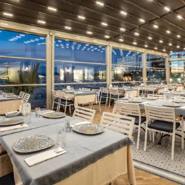 Charisma de Luxe Hotel
