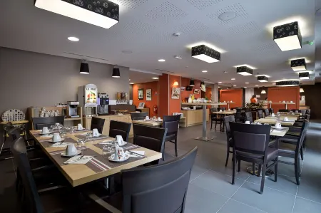 Apparthotel Privilodges Carré de Jaude Отели в г. Руайя