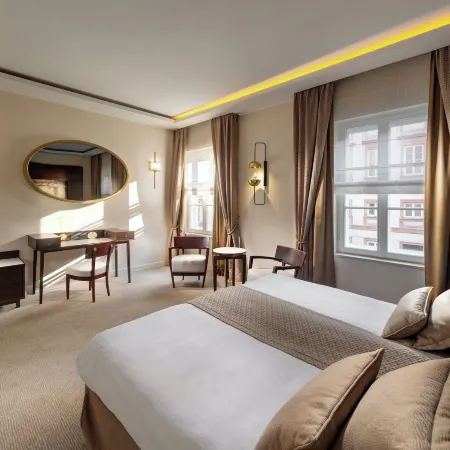 Mamaison le Regina Boutique Hotel