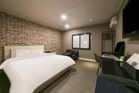 Gunsan Hotel May Hotels in Gunsan-si