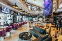 Hugo's Boutique Hotel - Adults Only - bar