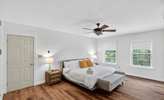 Gray Woodland Escape Golf, Pool & Cinema 5 Bedroom Home