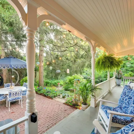 < 1 Mi to Dtwn Salem: Apt w/ Shared Patio & Yard!