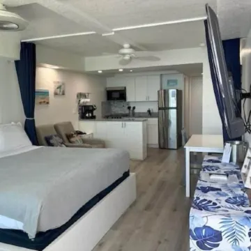 Georgian Inn Beach Club